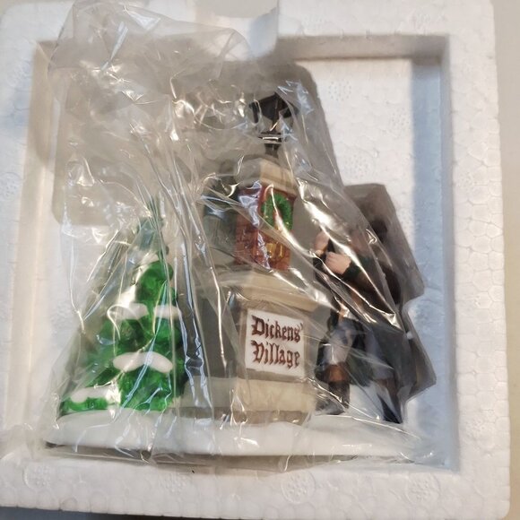 Department 56 Heritage Village Dickens Village "Ye Olde Lamplighter" Hand-Painte - Picture 5 of 5